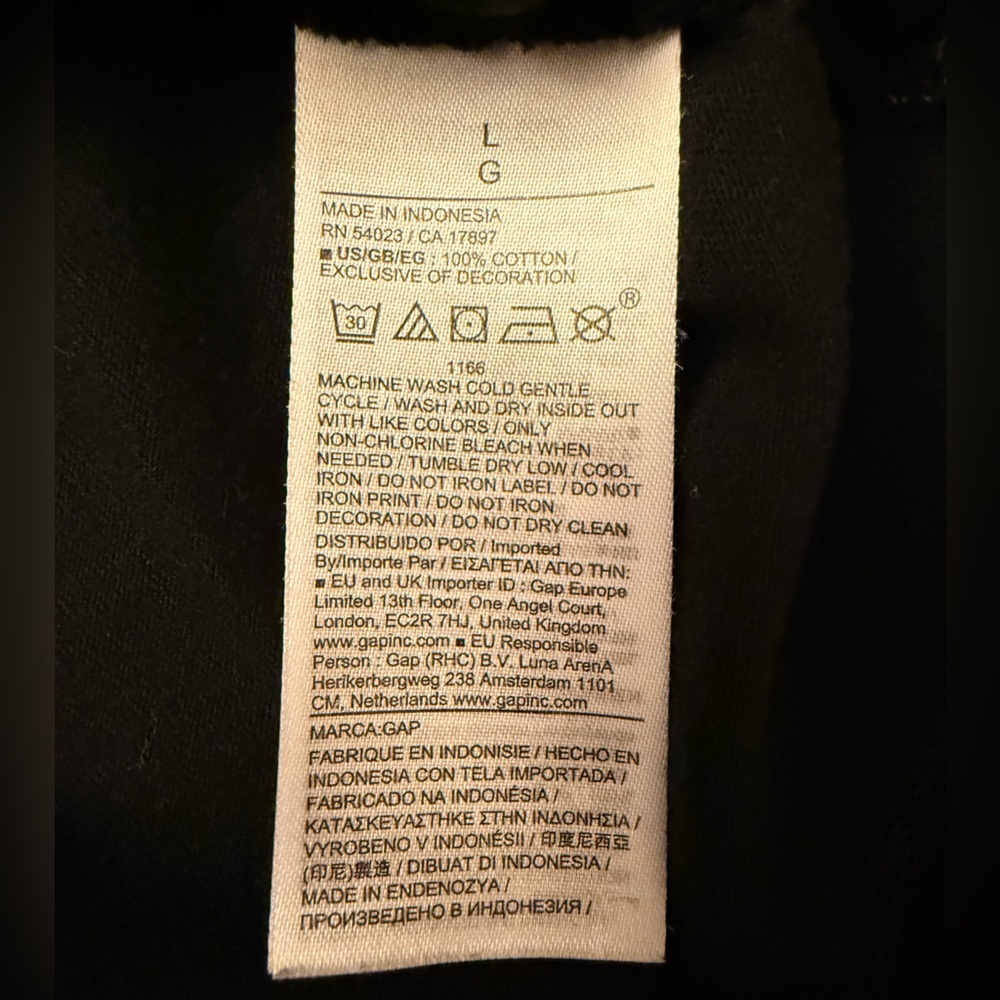 GAP women’s  Black Tee with Minnie Mouse Graphic - Picture 4 of 4